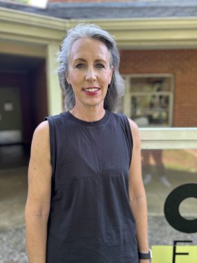 female trainer in black shirt